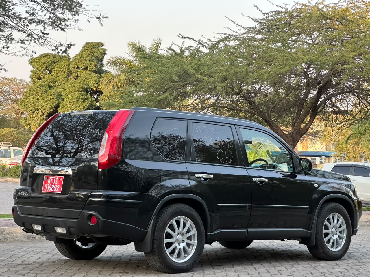 NISSAN EXTRAIL thumbnail 3